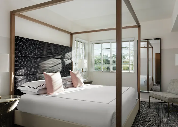 Kimpton Surfcomber Hotel By Ihg Miami Beach